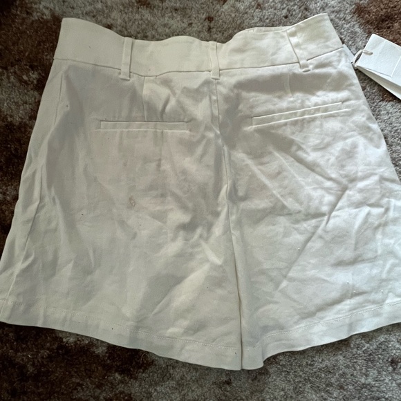 Aritzia Lenore shorts - Picture 3 of 3